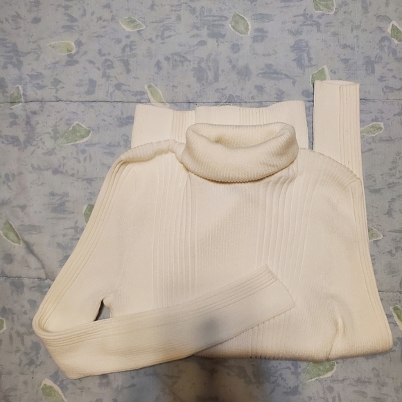 US Sweater Company Cream Sweater - Picture 5 of 6